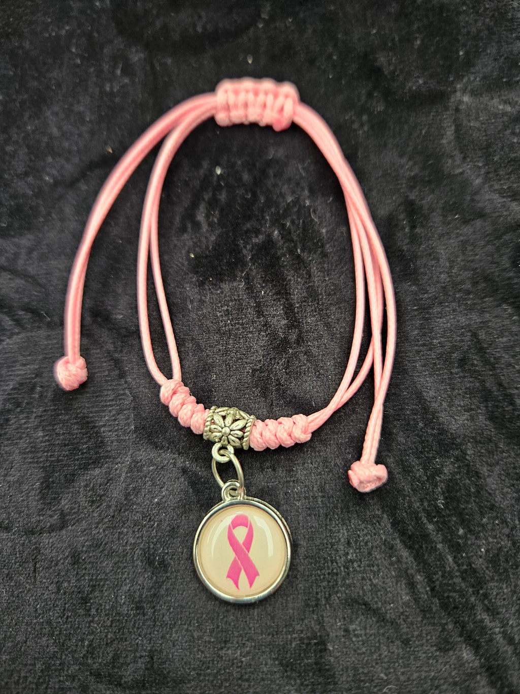 bracelets avec pendentifs différents