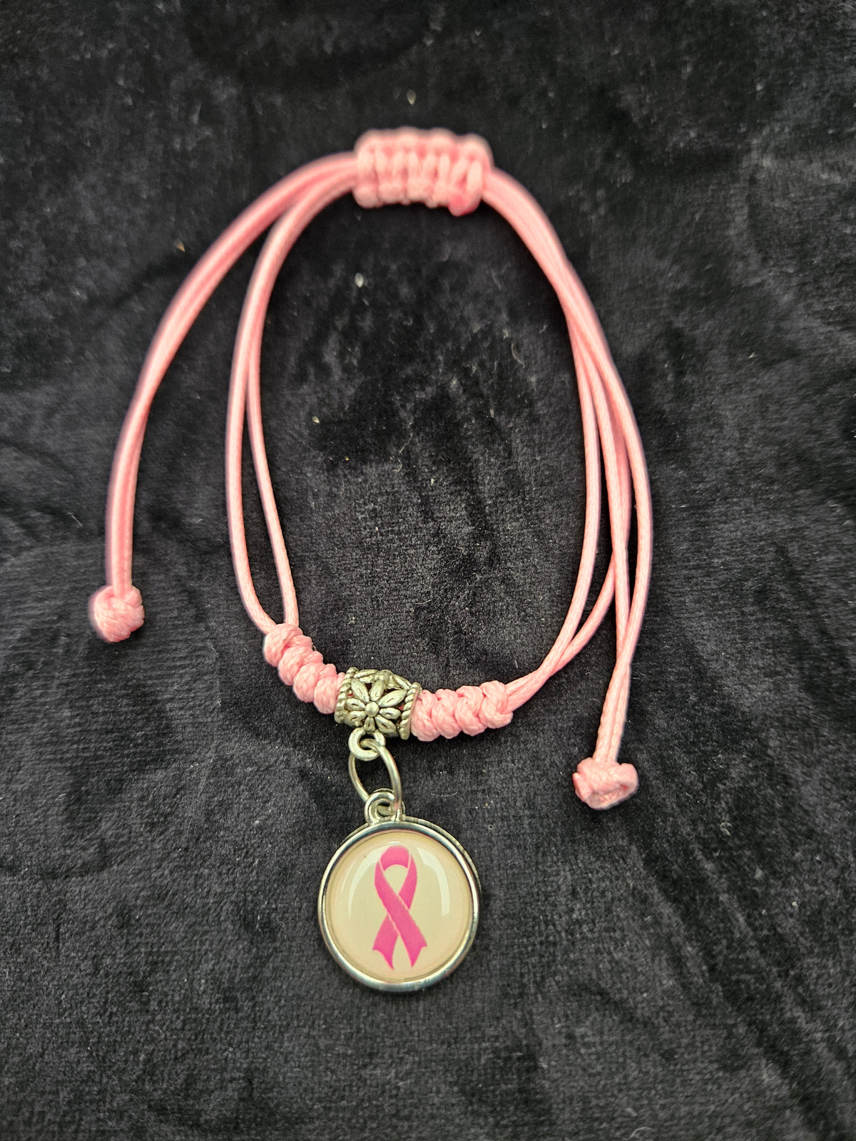 bracelets avec pendentifs différents